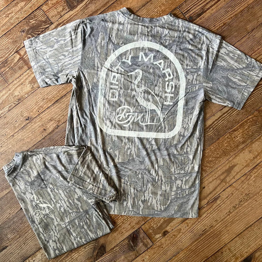 Backshore Logo Tee | Mossy Oak Camo - Dirty Marsh