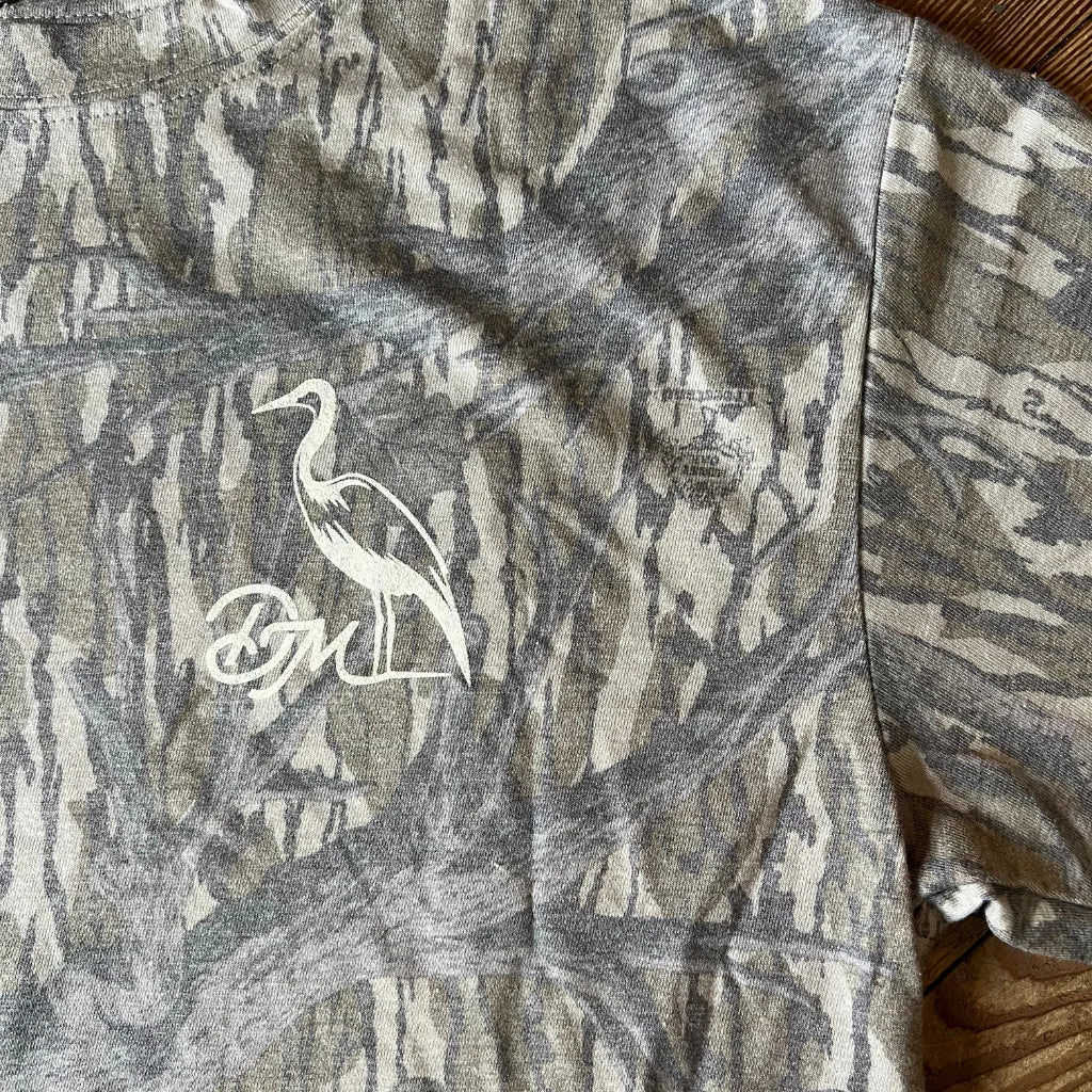 Backshore Logo Tee | Mossy Oak Camo - Dirty Marsh